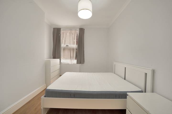 			3 Bedroom, 2 bath, 1 reception Flat			 Priory Terrace, South Hampstead